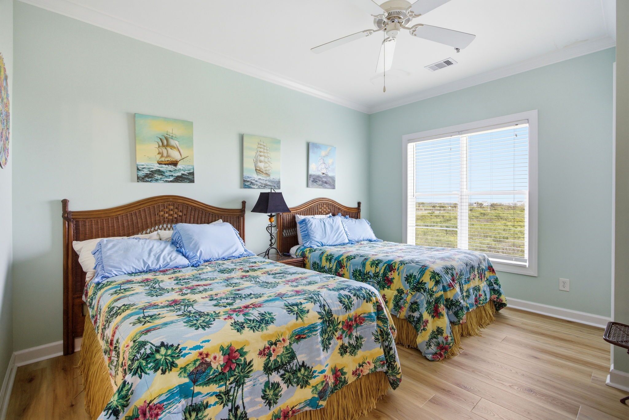 4 habitaciones, tabla de planchar con plancha y wifi gratis 
