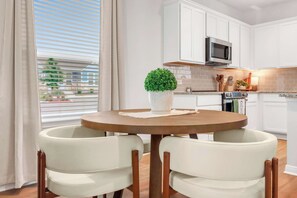 Dining - Spring Haus Near Downtown (New Braunfels)