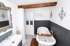 Shower, towels - Hawthorn Cottage, Temple Sowerby -  dog friendly, romantic cottage (Temple Sowerby)
