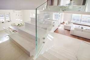 Biệt thự dành cho gia đình, 3 phòng ngủ, lò vi sóng (Pool Villa Royal Blue /w Panoramic) | Nội thất