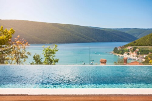 Pool Villa Royal Blue /w Panoramic Sea View