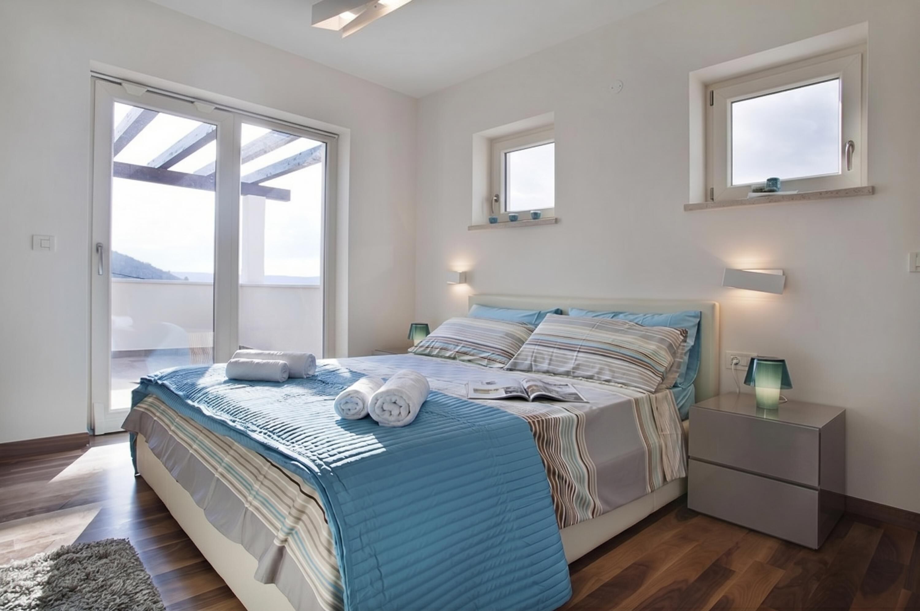 Family Villa, Multiple Bedrooms, Sea Facing (Villa Royal Blue) | 3 bedrooms, free WiFi, bed sheets