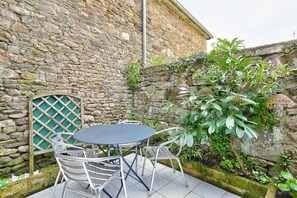 Outdoor dining - Superb house for 6, beach 400 m away (Saint-Suliac)