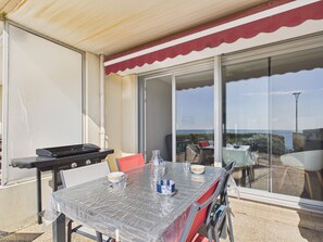 Outdoor dining - Stunning sea view with terrace, 2 adults 2 children (Saint-Hilaire-de-Riez)