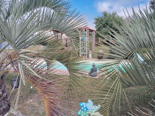 Belle maison, piscine privée, grand jardin clos au calme à 5 mn de la plage