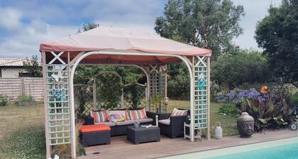 Beautiful house, private swimming pool, large enclosed garden in a quiet location 5 minutes from the beach.