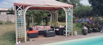 Beautiful house, private swimming pool, large enclosed garden in a quiet location 5 minutes from the beach.