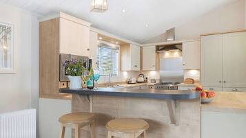 Fridge, oven, stovetop, toaster