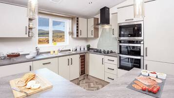 Fridge, oven, stovetop, toaster