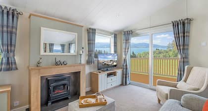 Superior Oak Lodge Hot Tub (Slps 4, Dog Friendly)