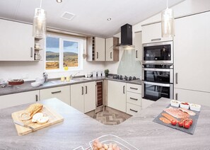Fridge, oven, stovetop, toaster - Superior Oak Lodge Hot Tub (Slps 4, Dog Friendly) (Stanhope, Co Durham)