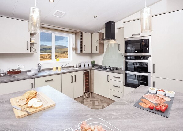 Fridge, oven, stovetop, toaster - Superior Oak Lodge Hot Tub (Slps 4, Dog Friendly) (Stanhope, Co Durham)