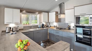 Fridge, oven, stovetop, toaster