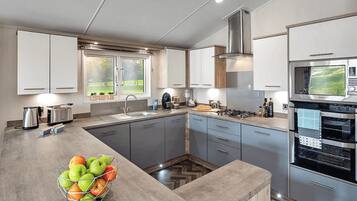 Fridge, oven, stovetop, toaster