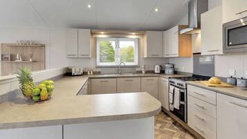 Fridge, oven, stovetop, toaster