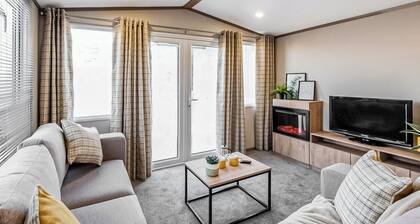 Silver 2 Bedroom Caravan (Slps 6) Pet