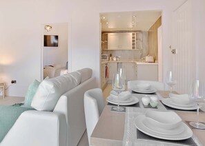 Dining - 1 bedroom accommodation in Dunoon (Dunoon)