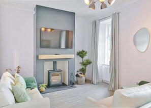 TV - 1 bedroom accommodation in Dunoon (Dunoon)