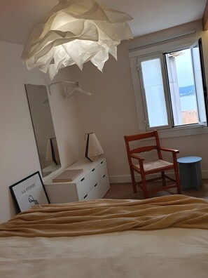 Room - Charming House in Fontán – Perfect for Families and Groups up to 8 (Sada)