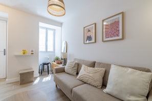 TV - Apartment 'Casita En Fontán' with Sea Views, Terrace and Wi-Fi (Sada)