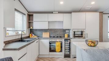 Fridge, oven, stovetop, toaster