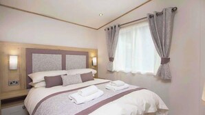 Room - Platinum Caravan 2 (Pet) (Lochgoilhead, on the Drimsynie Estate, Argyll)