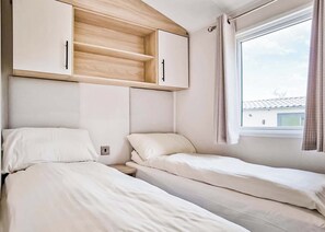 3 bedrooms - Top of the range deluxe caravan with stylish, modern contemporary living area. (Hunters Quay, Argyll)