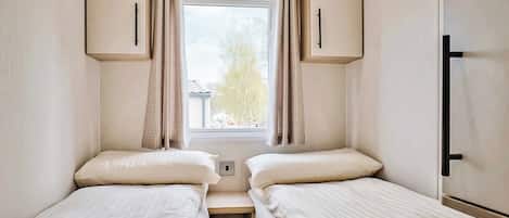 Bedroom, Bed, House