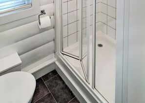 Bathroom - 2 bedroom accommodation in Blaenau Ffestiniog (Blaenau Ffestiniog)