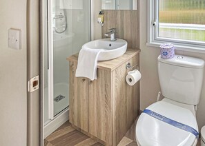 Bathroom - Luxury Plus 2 Bed (Pet) (Mawgan Porth, Nr Newquay)
