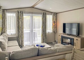 TV - Luxury Plus 2 Bed (Pet) (Mawgan Porth, Nr Newquay)