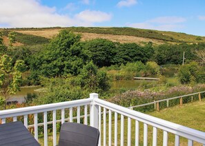 Property grounds - Luxury Plus 2 Bed (Pet) (Mawgan Porth, Nr Newquay)