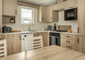 Fridge, oven, stovetop, toaster - 3 bedroom accommodation in Mawgan Porth, Nr Newquay (Mawgan Porth, Nr Newquay)