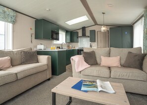TV - 2 bedroom accommodation in Mawgan Porth, Nr Newquay (Mawgan Porth, Nr Newquay)