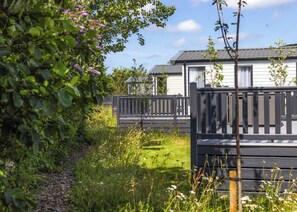 Property grounds - 3 bedroom accommodation in Mawgan Porth, Nr Newquay (Mawgan Porth, Nr Newquay)