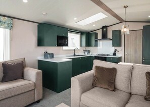 Interior - 3 bedroom accommodation in Mawgan Porth, Nr Newquay (Mawgan Porth, Nr Newquay)