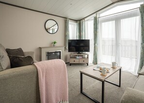 TV - 3 bedroom accommodation in Mawgan Porth, Nr Newquay (Mawgan Porth, Nr Newquay)
