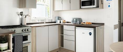 Kühlschrank, Ofen, Herdplatte, Toaster