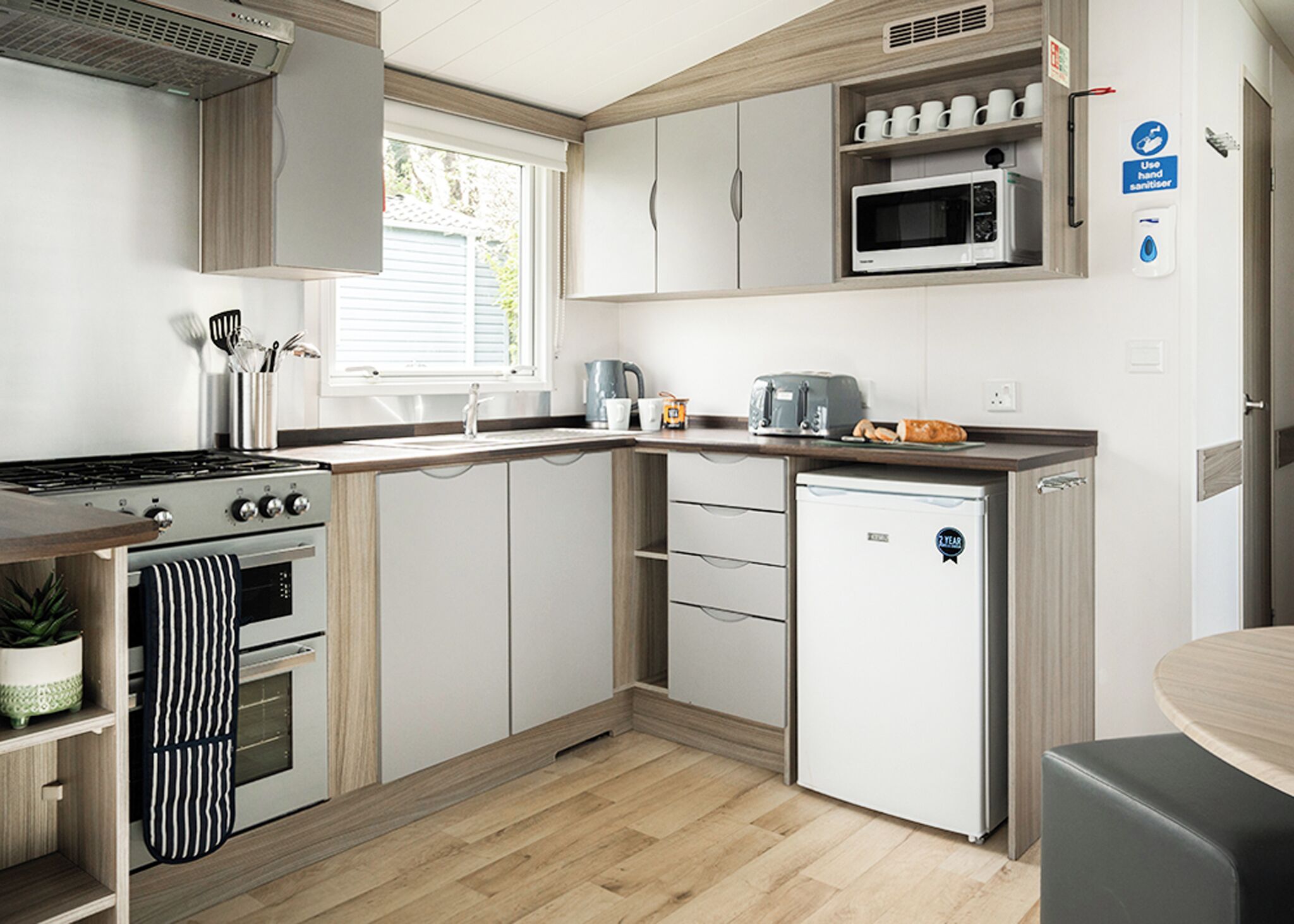 Refrigerador, horno, placa de cocina, tostadora