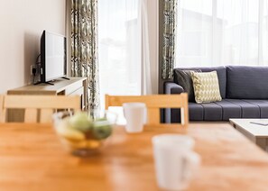 TV - Standard 2 Bed (Pet) (Mawgan Porth, Nr Newquay)