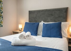 2 bedrooms, free WiFi - Standard 2 Bed (Pet) (Mawgan Porth, Nr Newquay)