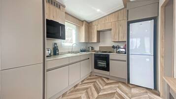 Fridge, oven, stovetop, toaster