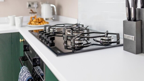 Fridge, oven, stovetop, toaster - 1 bedroom accommodation in Padstow (Padstow)