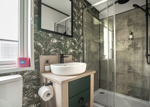 Bathroom - 3 bedroom accommodation in Padstow (Padstow)