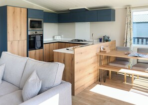 TV - Exclusive Lodge 2 Bed (Pet) (Landford, Nr Salisbury)