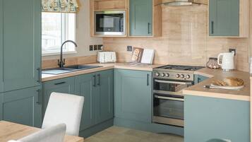 Fridge, oven, stovetop, toaster