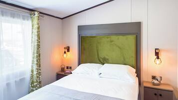 Bedroom, Bed, House
