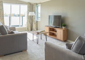 TV - Exclusive Lodge 2 Bed HT (Landford, Nr Salisbury)