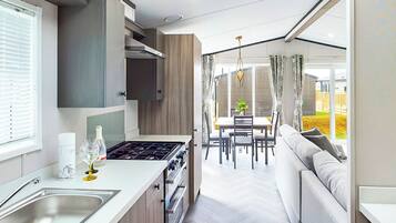 Fridge, oven, stovetop, toaster