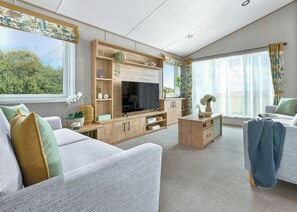TV - Exclusive Lodge 2 Bed HT (Landford, Nr Salisbury)